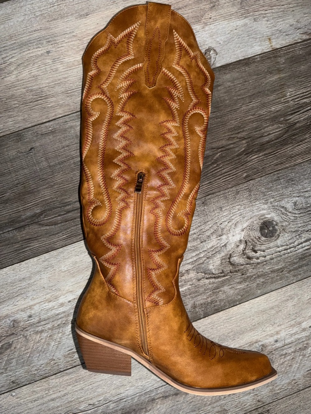 Women's Wet kiss Embroidered Heeled Western Boot - Picture 10 of 11